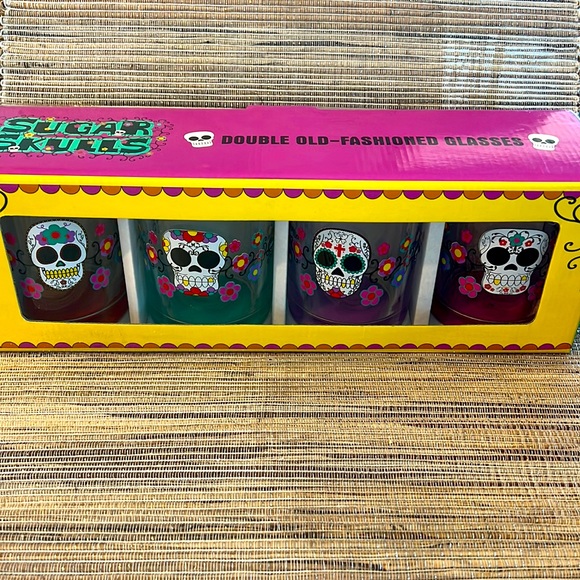 💀💀Sugar Skulls Set of 4 Double Old-Fashioned Glasses.  NWT. - Picture 3 of 9